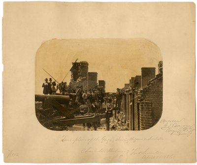 Soldaten na de evacuatie van de verslagen Unie-troepen, Slag om Fort Sumter, 1861 door American Photographer