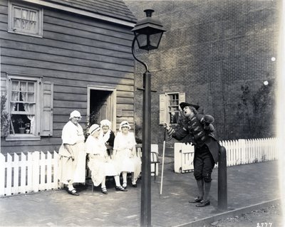 Stadsomroeper op de hoofdstraat, 1926 door American Photographer