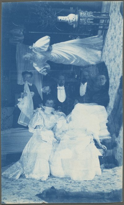 Zonder titel (dubbele belichting van verschillende mensen in interieur),1890s (foto) door American Photographer