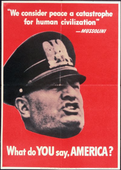 "Wat zeg JIJ AMERIKA?", Amerikaanse 2e Wereldoorlog Poster met gezicht van Mussolini, Anon, ca. 1942 door American School