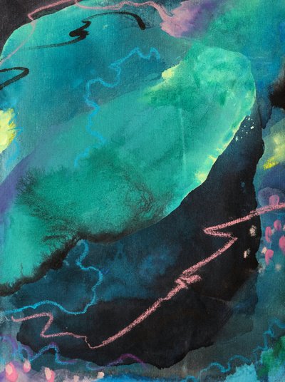 Diepgroenblauwe organische stroom door Anastasiya Devochkina