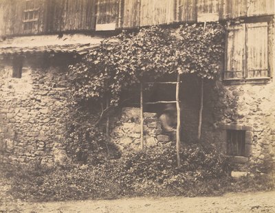 [Rustiek Gebouw met Man onder Pergola] door André Giroux