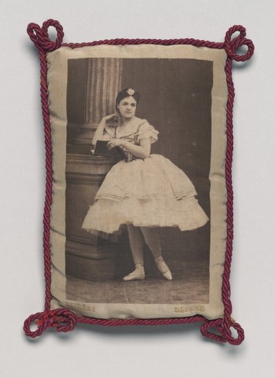 Balletdanseres door Andre Adolphe Eugene Disderi