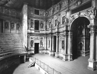 Interieur van het theater, gebouwd 1580-85 door Andrea Palladio