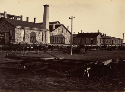 Plaat 17. Laramie Machine Shops, vanuit het zuidwesten,1869 (foto) door Andrew Joseph Russell