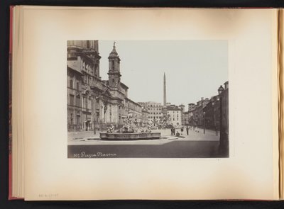 Gezicht op het Piazza Navona met fontein te Rome, Italië door Anonymous