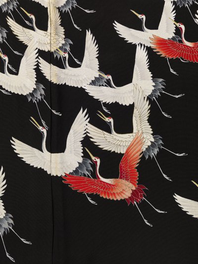 Detail van een Kimono met een Myriade van Vliegende Kraanvogels door Anonymous Anonymous
