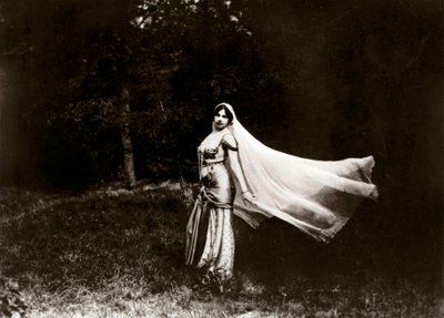 Portret van Margaretha Geertruida Zelle, bekend als Mata Hari (Mata-Hari) door Anonymous Anonymous