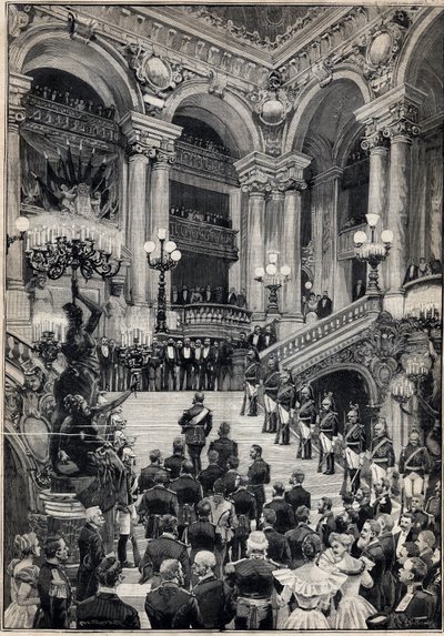 Russische matrozen beklimmen de grote trap tijdens een gala-avond in de Opera Garnier in Parijs. Gravure in 