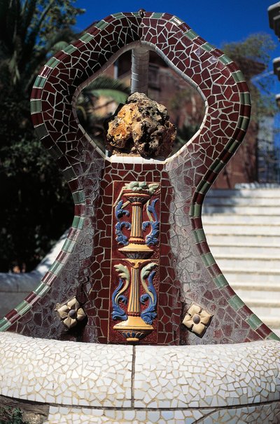 Tegel fontein, Park Güell door Antoni Gaudi