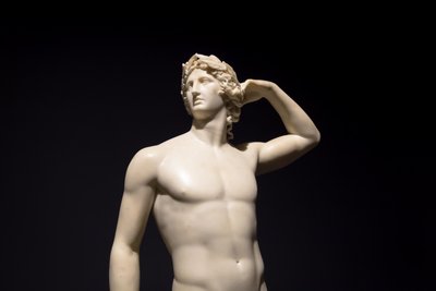 De oude sculptuur Apollo die zichzelf kroont - 1782 - Antonio Canova door Antonio Canova