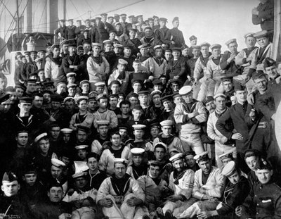 De bemanning van de eersteklas kruiser, HMS Imperieuse, 1896 door Arthur Debenham