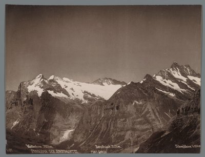 Gezicht op de Wetterhorn, de Berglistock en de Schreckhorn in de Berner Alpen (Panorama der Jungfraukette) door Arthur Gabler