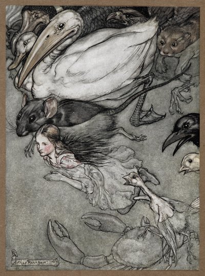 Alice en verschillende dieren zwemmen, waaronder een rat, een eend, een dodo, een kraai, een wezel, een krab en een kuiken. door Arthur Rackham