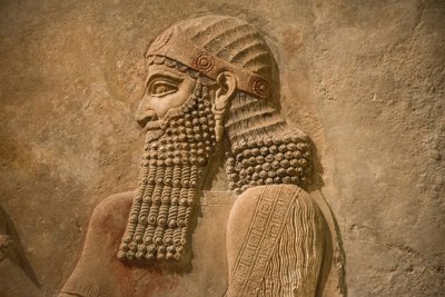 Detail van koning Sargon II van Assyrië uit het paleis van koning Sargon in Khorsabad, ca. 716-713 v.Chr. door Assyrian