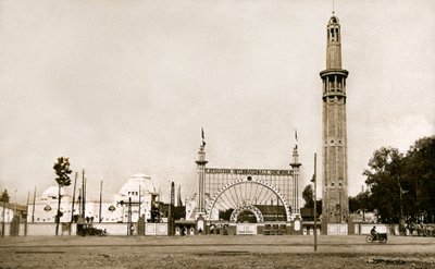 Grenoble (Isere, Dauphine): Internationale Tentoonstelling van Witte Kolen en Toerisme in 1925 - de monumentale ingang en de Oriëntatietoren (Perret Tower) - Gebouwd door de broers Auguste (1874-1954) en Gustave (1876-1952) Perret, 95 meter hoog en bijna 8 door Auguste & Gustave (1876-1952) Perret