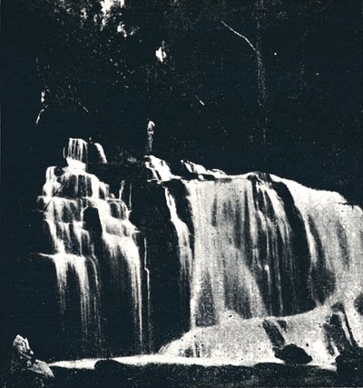 Waterval in de Rio Dourado Lencoes, 1895 door Axel Frick