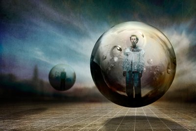 Man in een zwevende bol door Ben Goossens ✝