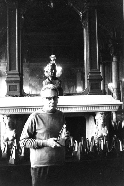  door Bernard Perrine