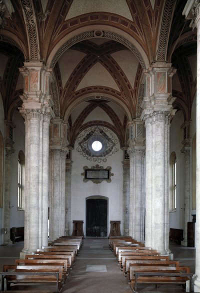 Interieur van de kerk van Pienza door Bernardo Rossellino