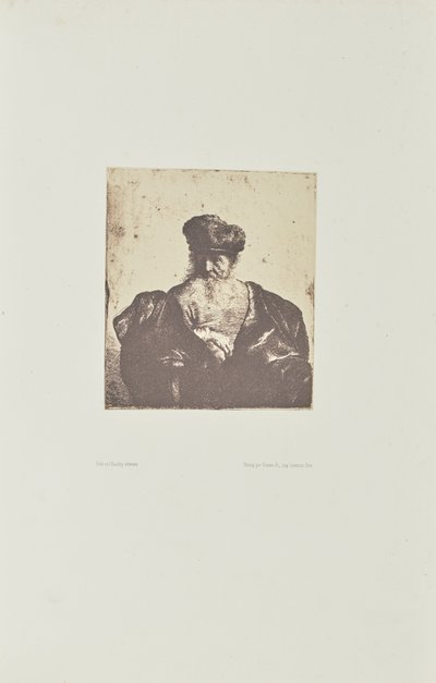 [Oude man met baard, bontmuts en fluwelen mantel]. door Bisson Frères