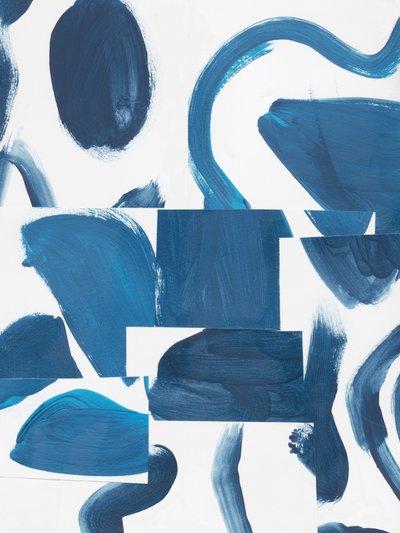 Abstracte blauwe vormen door Bronwyn Baker
