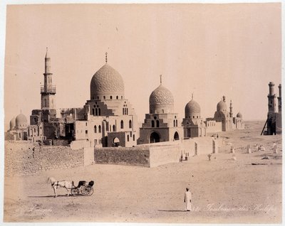 Egypte: het graf van de kaliefen - foto door de Zangali broers, eind 19e eeuw door Brothers Zangaki