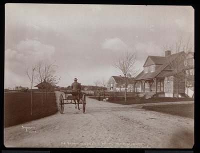 Algemeen overzicht van huizen en gebouwen op het landgoed van F.G. Bourne in Oakdale, Long Island, New York, 1900 door Byron Company
