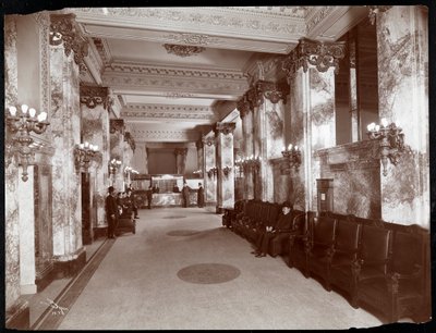 Lobby en registratiebalie in het Hoffman House hotel, 1907 door Byron Company