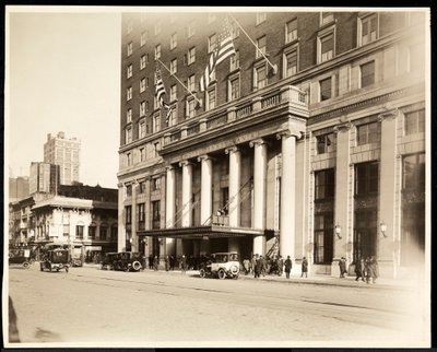 Hoofdingang van het Hotel Pennsylvania, 7th Avenue en 32nd Street, New York, 1919 door Byron Company