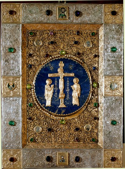 Byzantijnse kunst: omslag van een evangelie versierd met gouden bladeren met filigraan kruisbeeld dat de Maagd en Sint Jan voorstelt. 13e eeuw. Venetië tesoro de San Marco (schat van Sint Marcus) door Byzantine