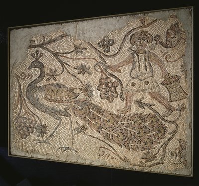 Vloermozaïek Paneel: Druivenoogster met Pauw, 400s door Byzantine