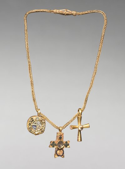Ketting met hanger en twee kruisen, begin 500s door Byzantine School