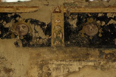 Fresco fragmenten, Salus Augusta Tempel-Cryptoporticus, oude Romeinse stad Urbs Salvia, Urbisaglia, Marche, Italië (foto) door J.B. and Brown J. Rowbotham