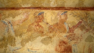 Muzikanten, fresco, detail, Graf van de Blauwe Demonen, Necropolis van Tarquinia (UNESCO Werelderfgoedlijst, 2004), Lazio, Italië. Etruskische beschaving, 5e eeuw v.Chr. (foto) door J.B. and Brown J. Rowbotham