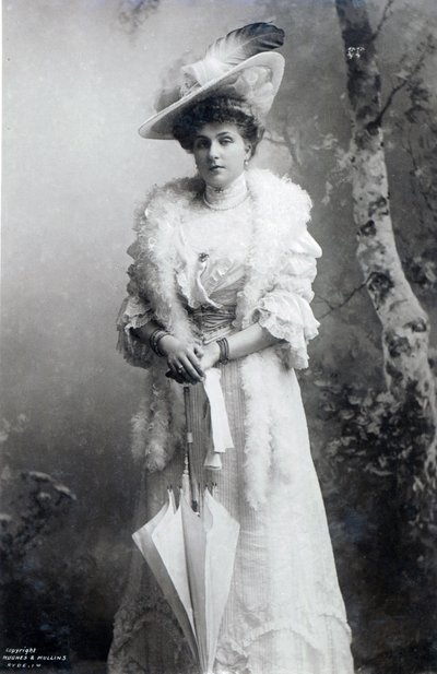 Koningin van Spanje, Ena van Battenberg, ca. 1910 door J.B. and Brown J. Rowbotham