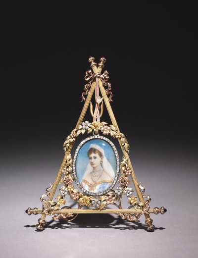 Driehoekig Frame met Portret van Tsarina Alexandra Fjodorovna door Carl Fabergé