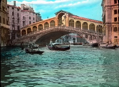 Italië, Venetië, Rialtobrug en Canal Grande door Carl Simon