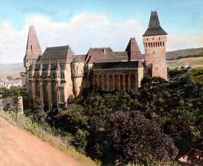 Roemenië, Transsylvanië, het Hunyad Kasteel (ook bekend als Hunyadi Kasteel, Corvin Kasteel of Hunedoara Kasteel), circa 1920 door Carl Simon