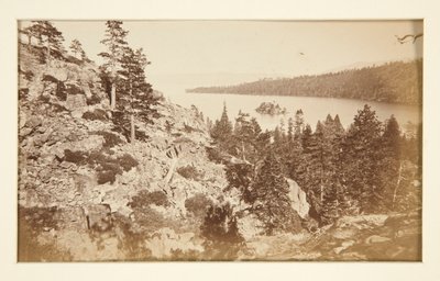 Vier Spoorscenes en vier Uitzichten op Lake Tahoe: Emerald Bay, Lake Tahoe door Carleton E. Watkins