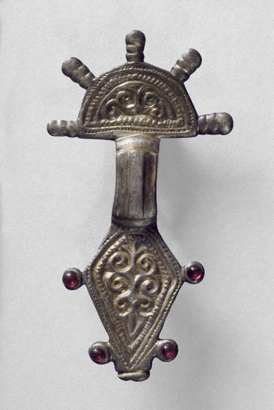 Stralende Hoofd Broche, uit Marchelepot, Somme, waarschijnlijk Karolingisch, c.7e-10e eeuw door Carolingian School
