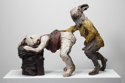 Flopsy, 2009 (Jesmonite, verf) door Cathie Pilkington