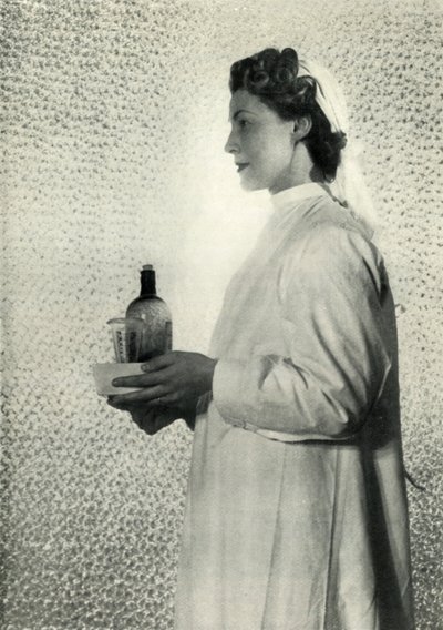 Verpleegkundige, ca. 1943 door Cecil Beaton