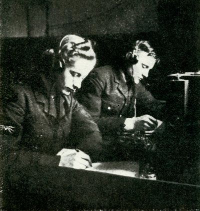 Op signaaldienst, ca. 1943 door Cecil Beaton