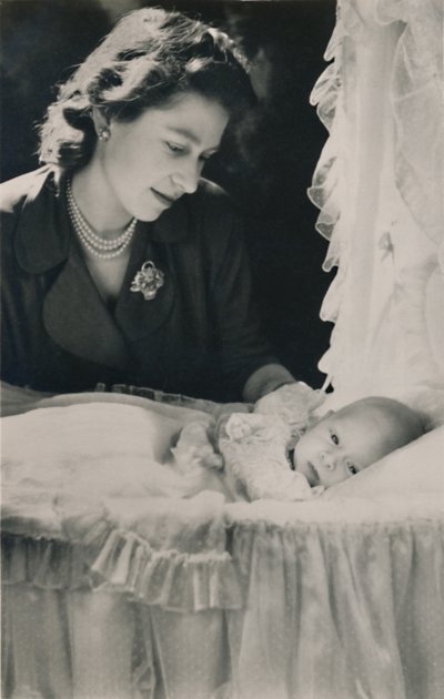 Prinses Elizabeth met haar zoon Prins Charles door Cecil Beaton