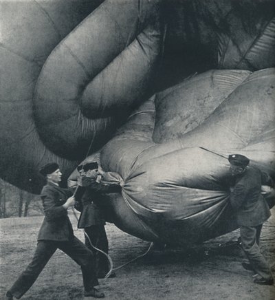 Het monster bedwongen, 1941 door Cecil Beaton