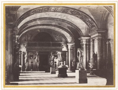 Salle des Cariatides, Musée du Louvre, ca. 1851 (foto) door Charles Marville