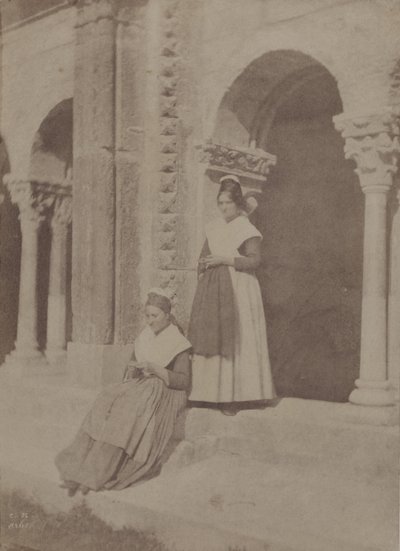Arlésiennes in het klooster van Saint-Trophime „Arles“ door Charles Nègre