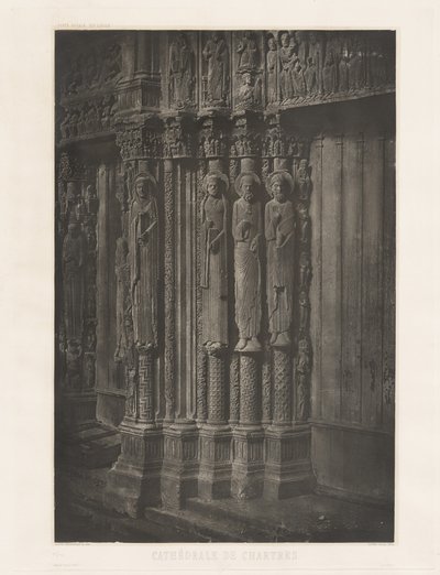 Planche XIII - Cathédrale de Chartres, Statues Colonnes de la Porte Centrale du Portail Royal (Plaat XIII - Kathedraal van Chartres, Standbeelden Kolommen in de Centrale Deur van de Koninklijke Ingang),1855, gedrukt 1982 (foto) door Charles Nègre