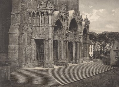 Planche XII Cathédrale de Chartres, Portique du Midi Plate XII Chartres Kathedraal..., 1855 door Charles Nègre
